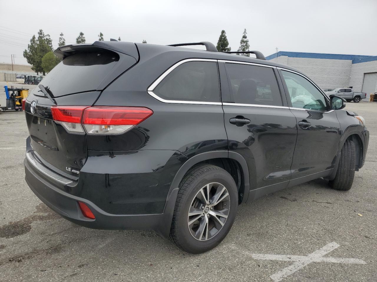 2019 Toyota Highlander Le - Image 3
