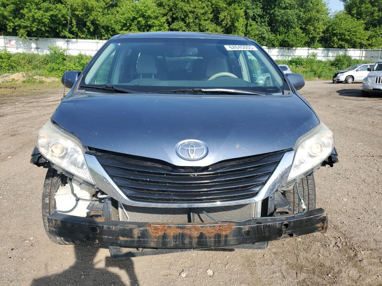 2014 Toyota Sienna Le - Image 5