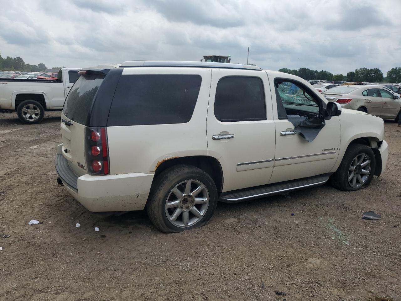 2009 GMC Yukon Denali - Фото 3