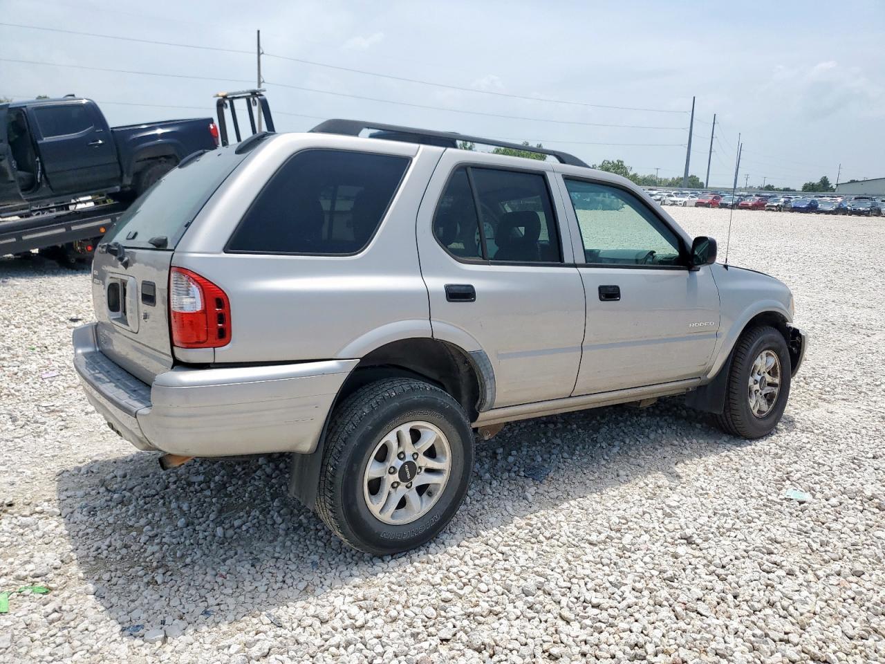 2004 Isuzu Rodeo S - Image 3