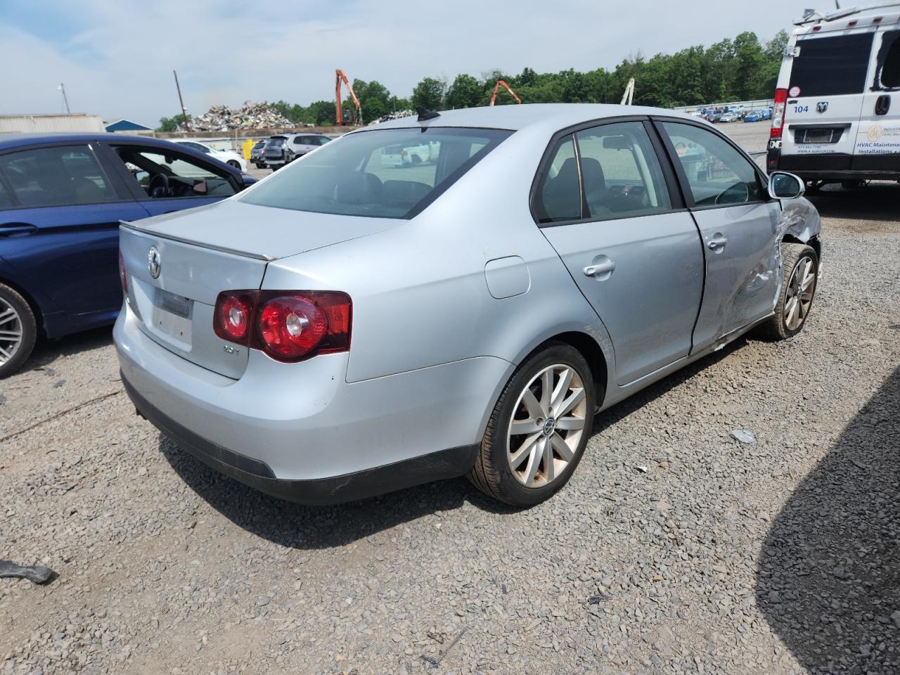 2010 Volkswagen Jetta Wolfsburg - Фото 3