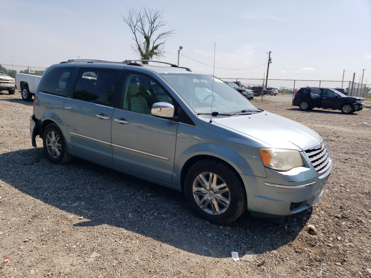 2009 Chrysler Town & Country Limited - Image 4