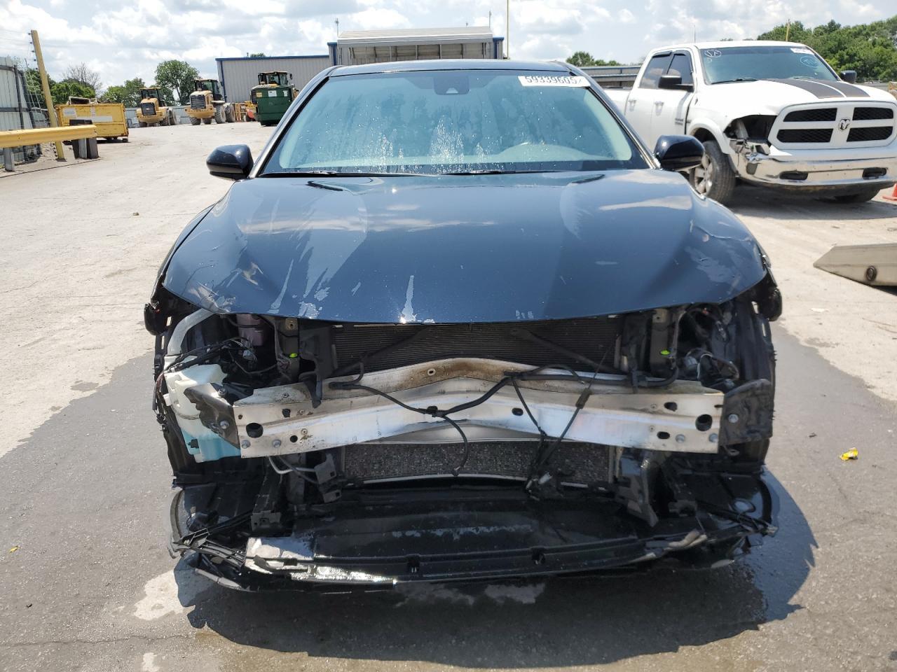 2020 Toyota Camry Se - Фото 5