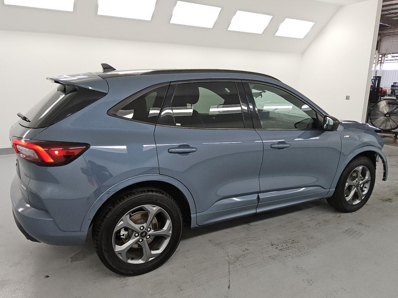 2023 Ford Escape St Line - Фото 3