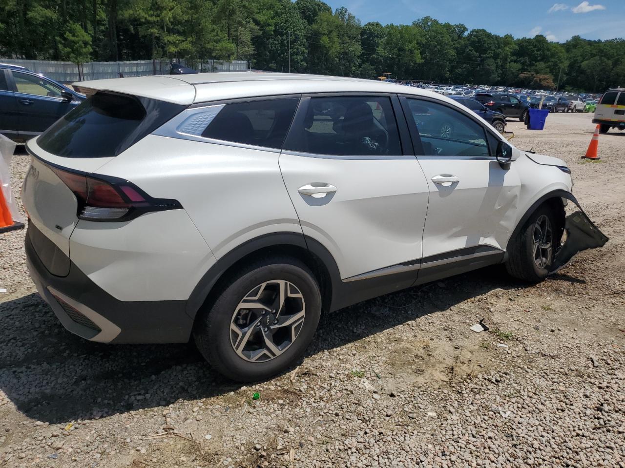 2024 Kia Sportage Lx - Image 3