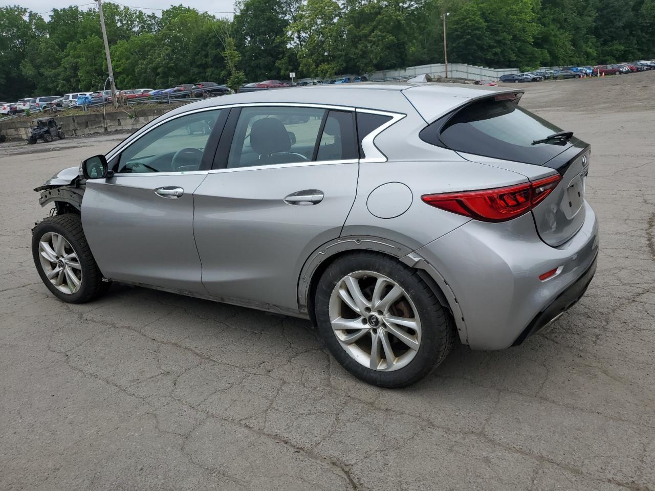 2017 Infiniti Qx30 Base - Фото 2