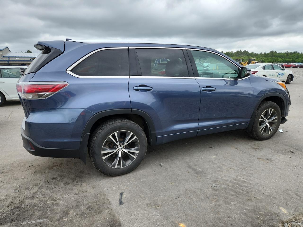 2016 Toyota Highlander Xle - Image 3