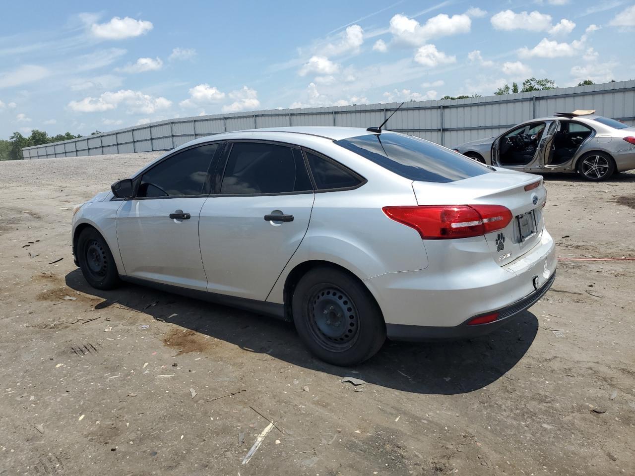 2015 Ford Focus S - Фото 2