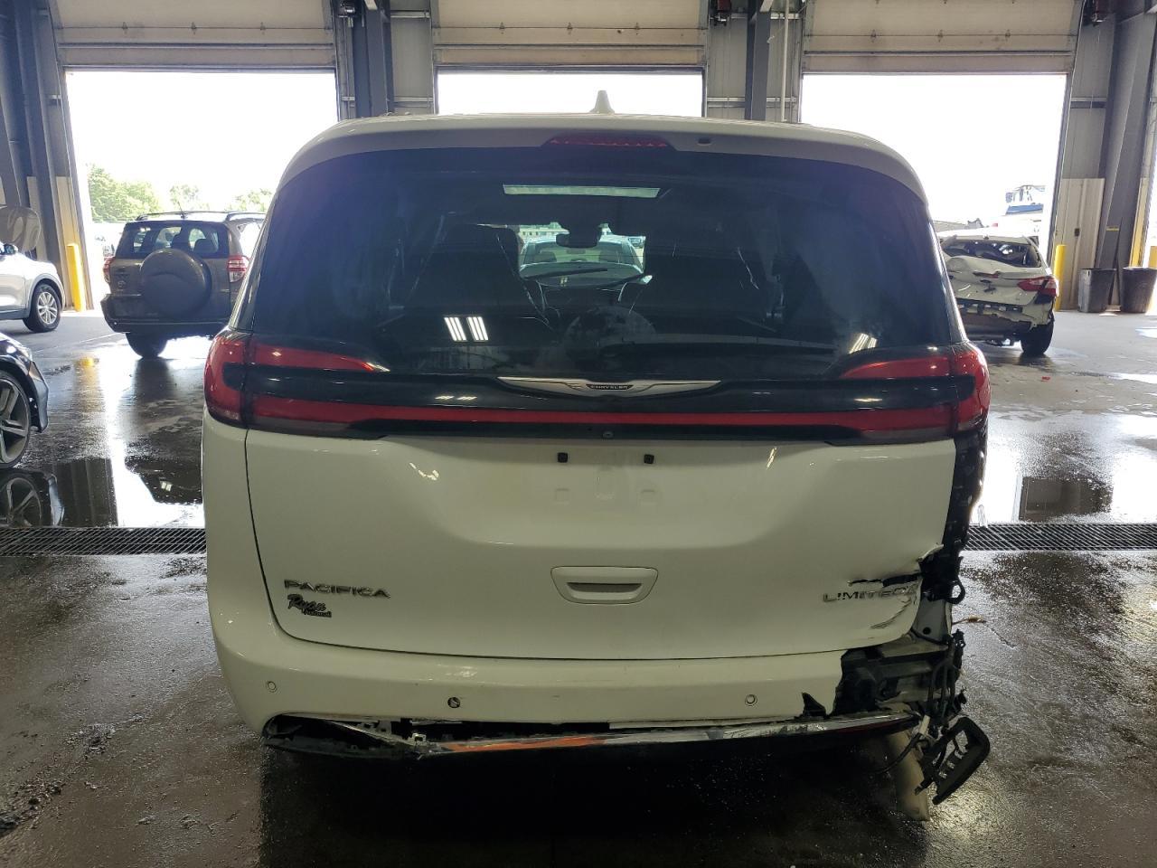 2022 Chrysler Pacifica Limited - Image 6