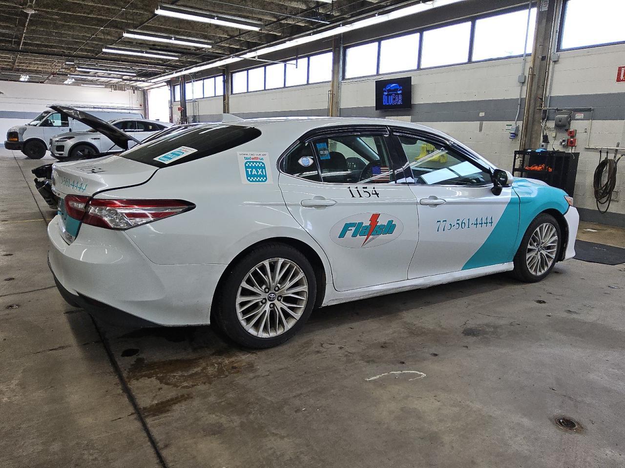 2019 Toyota Camry Hybrid - Фото 3