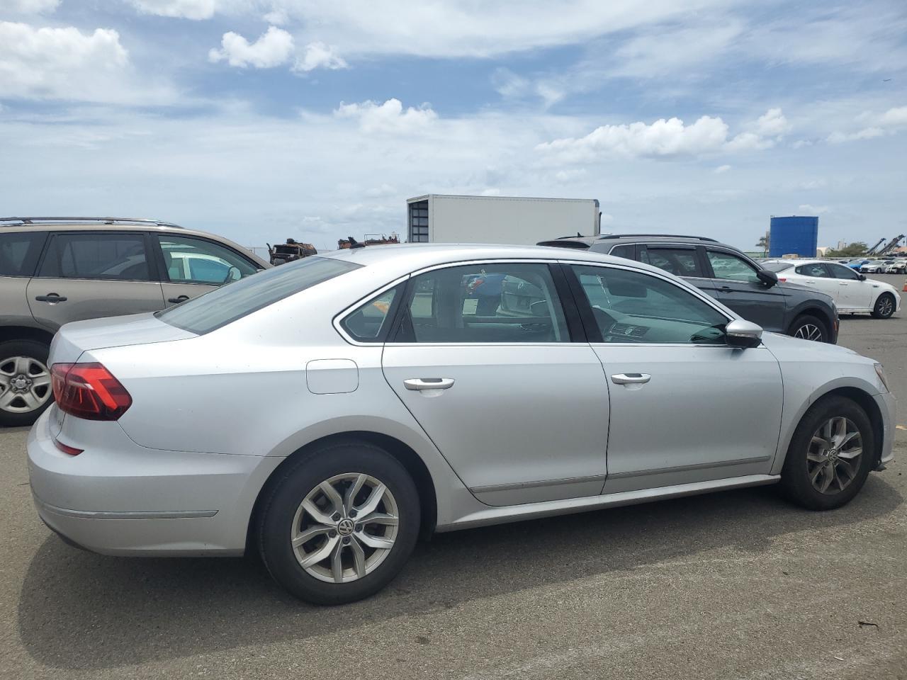 2017 Volkswagen Passat S - Фото 3