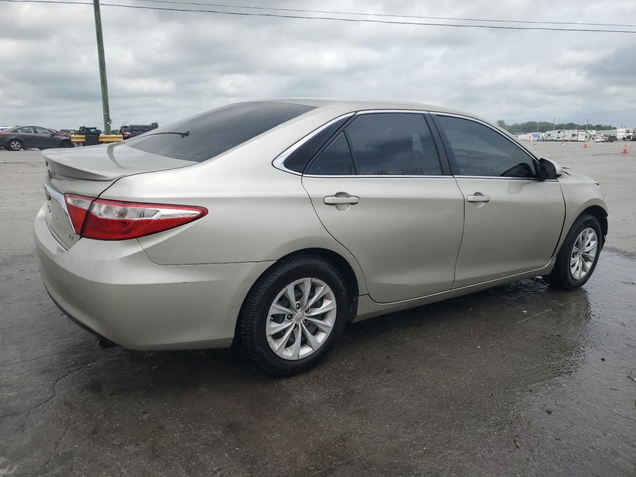2015 Toyota Camry Le - Image 3