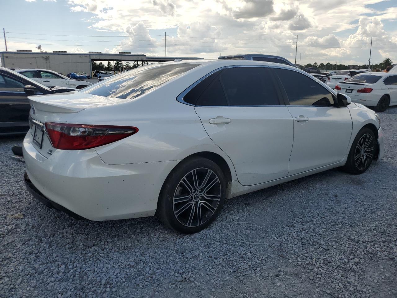 2016 Toyota Camry Le - Image 3