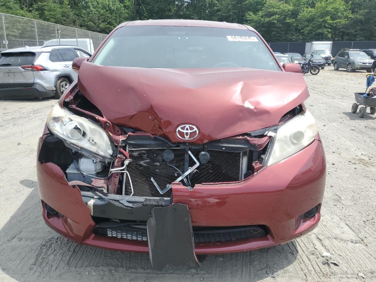 2011 Toyota Sienna Le - Фото 5