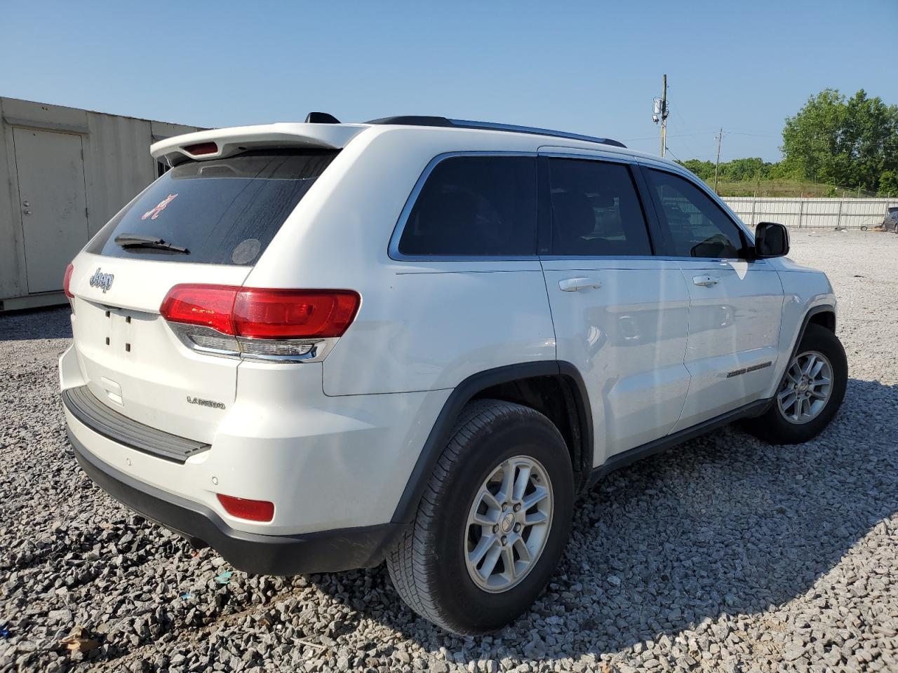 2018 Jeep Grand Cherokee Laredo - Image 3