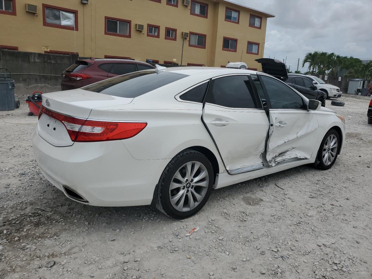 2014 Hyundai Azera - Image 3