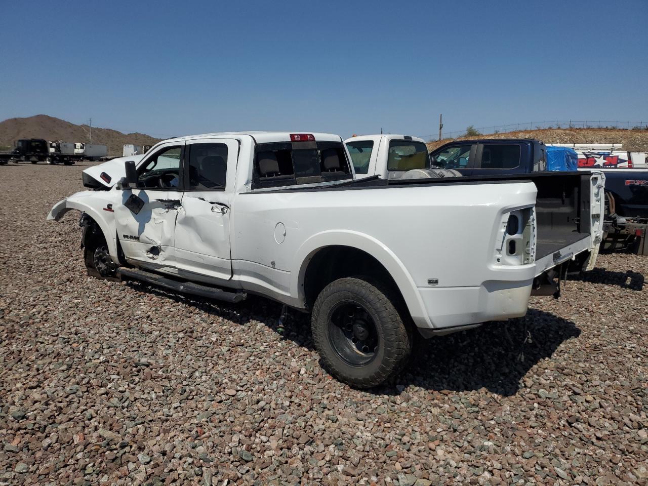 2022 Ram 3500 Laramie - Фото 2