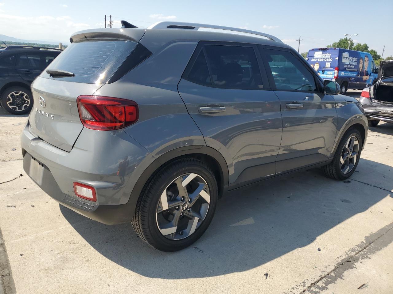 2021 Hyundai Venue Sel - Image 3