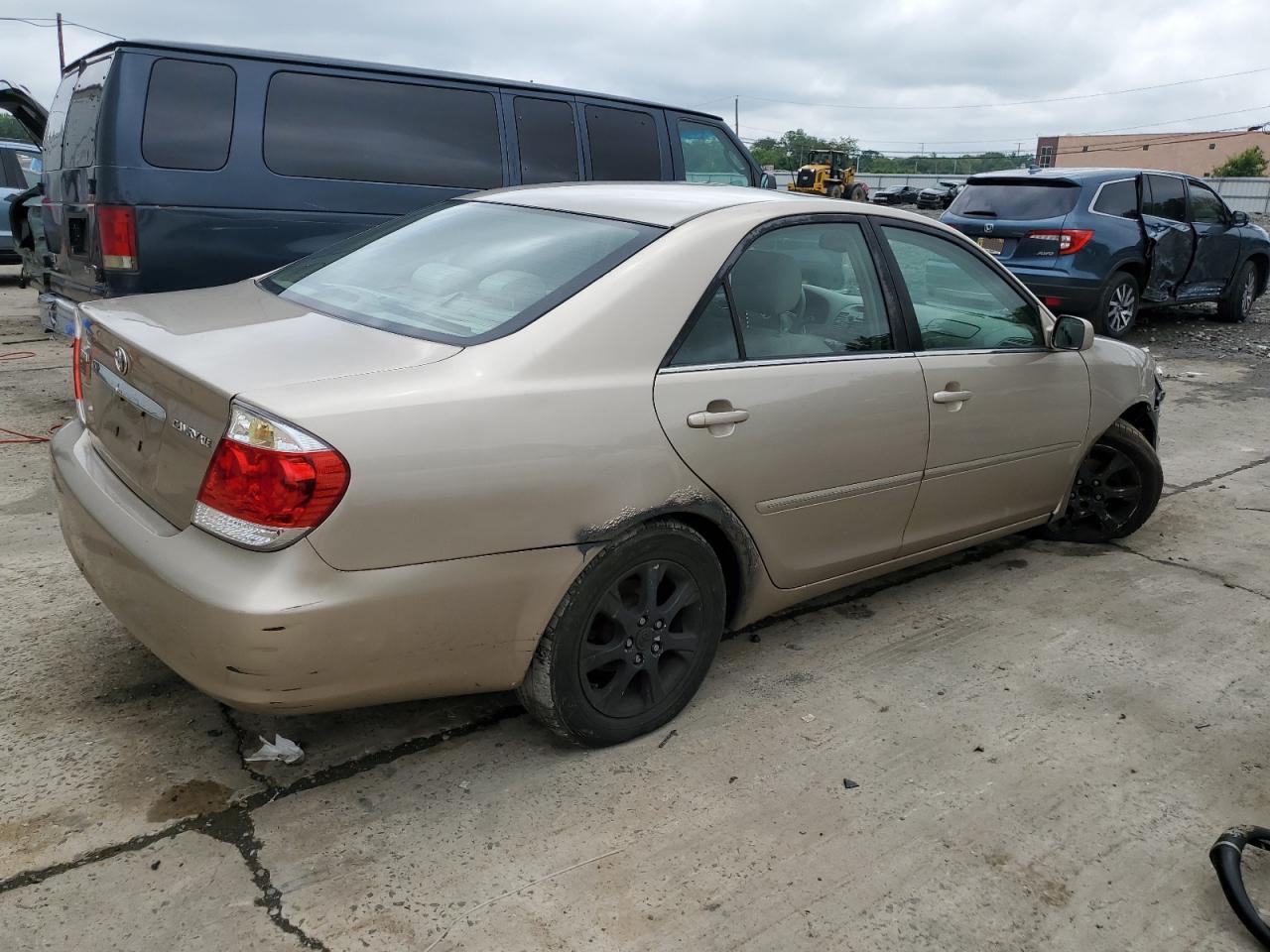 2005 Toyota Camry Le - Image 3