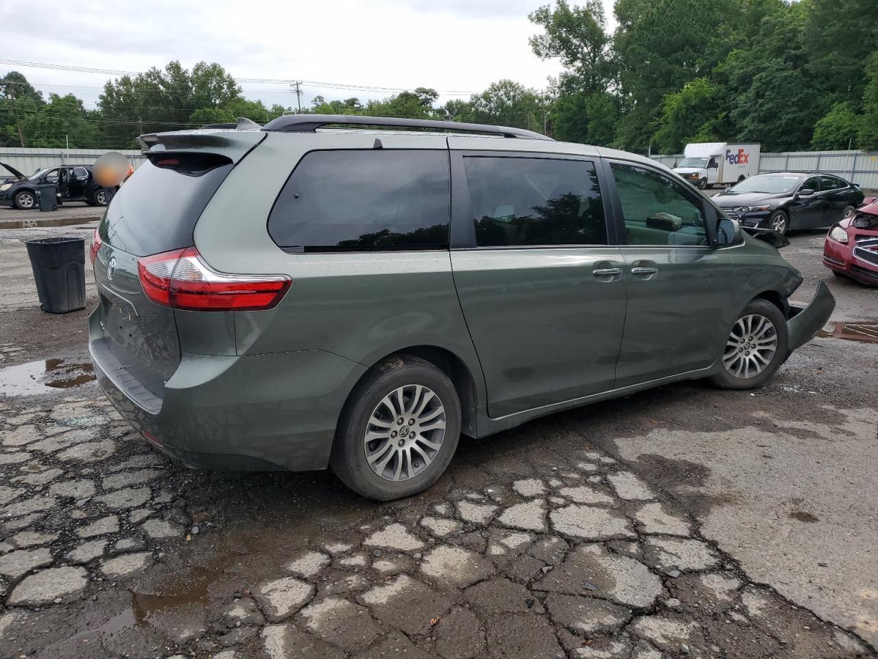 2020 Toyota Sienna Xle - Фото 3