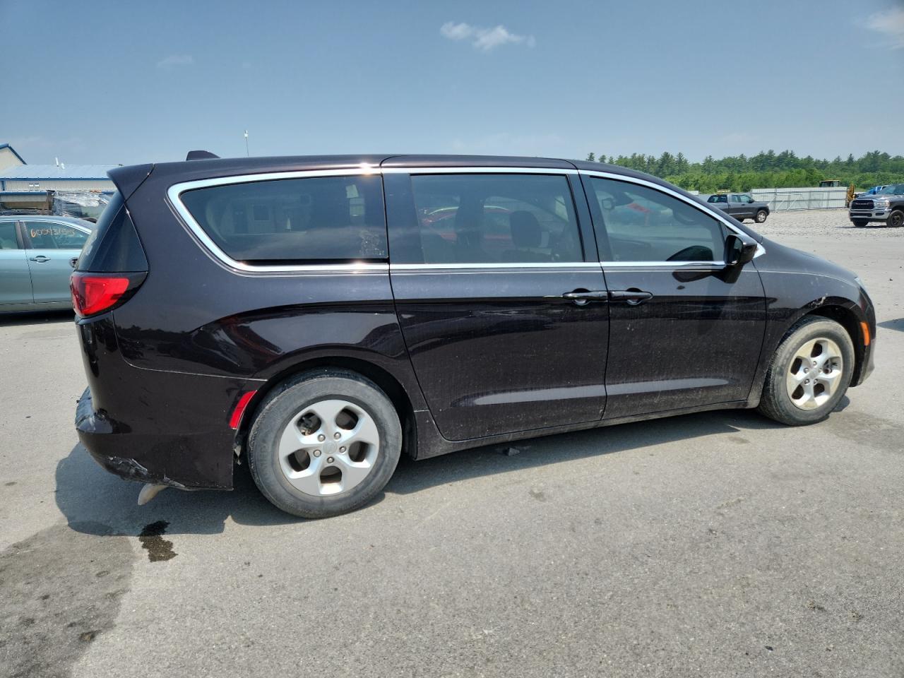 2017 Chrysler Pacifica Lx - Image 3