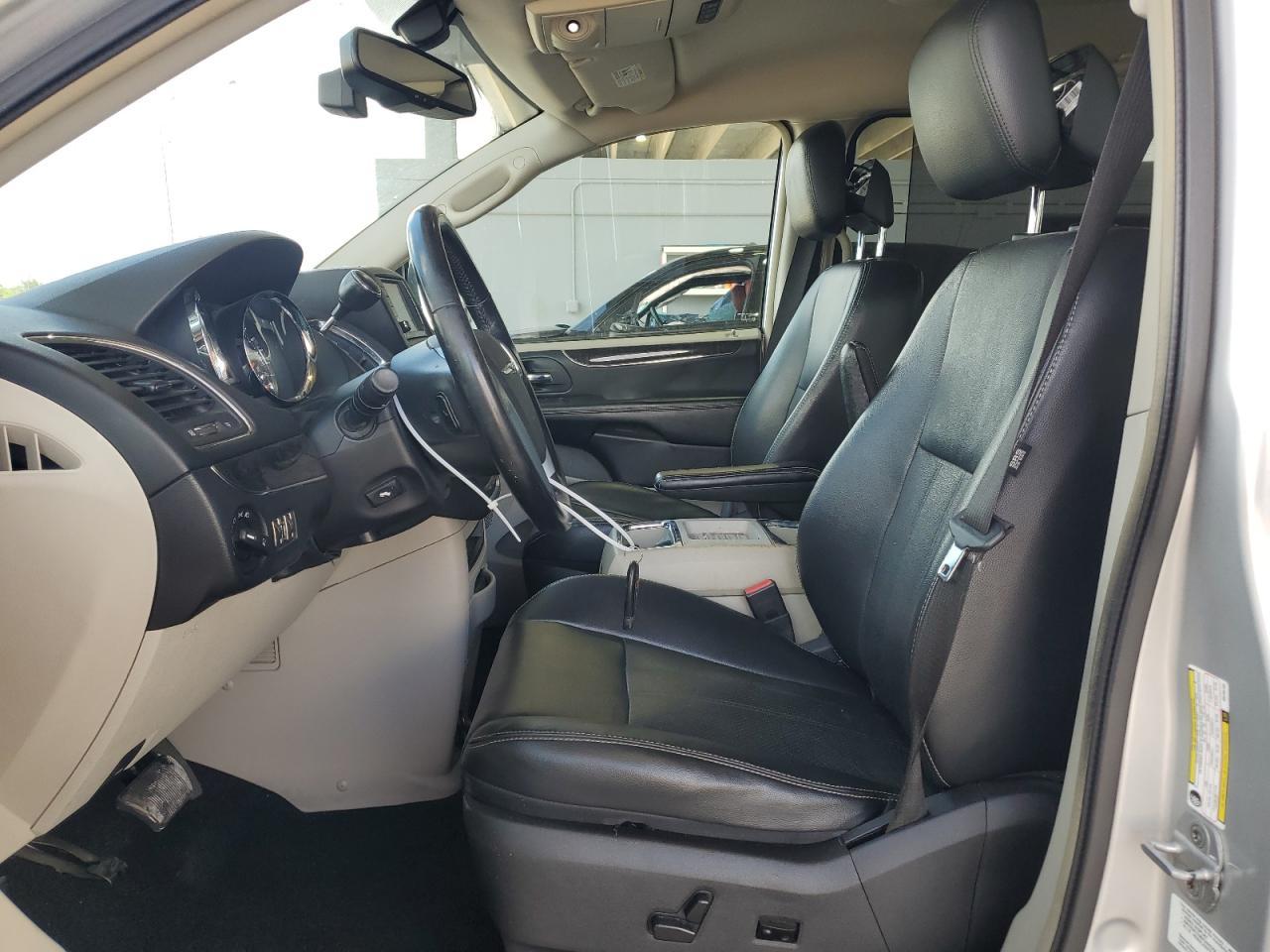 2011 Chrysler Town & Country Touring L - Фото 7