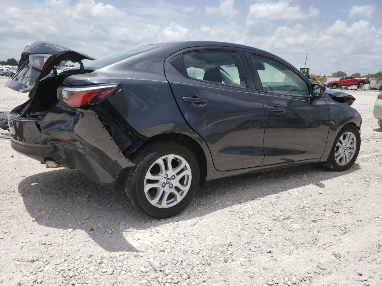 2018 Toyota Yaris Ia - Фото 3