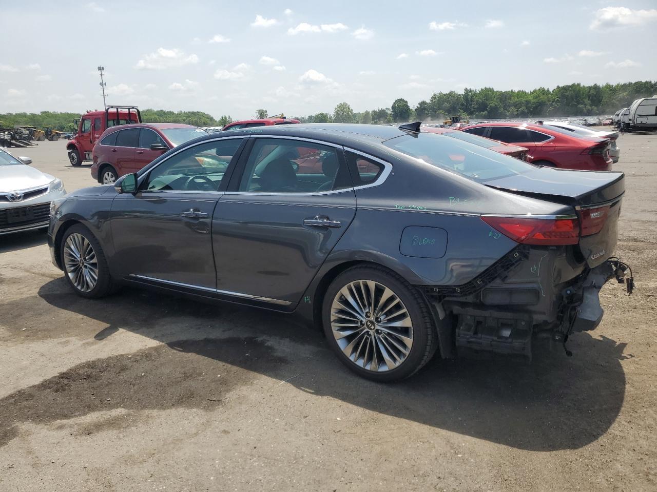 2018 Kia Cadenza Luxury - Image 2