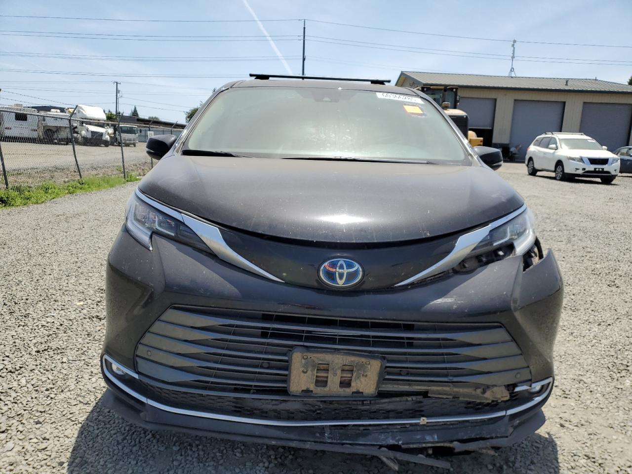 2021 Toyota Sienna Limited - Image 5
