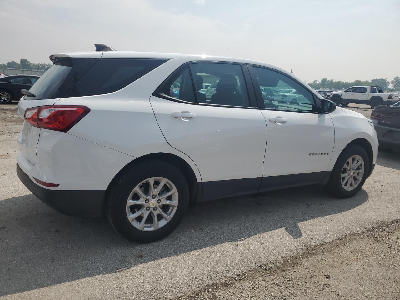 2021 Chevrolet Equinox Ls - Фото 3