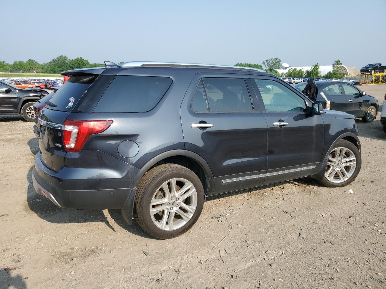 2017 Ford Explorer Limited - Image 3