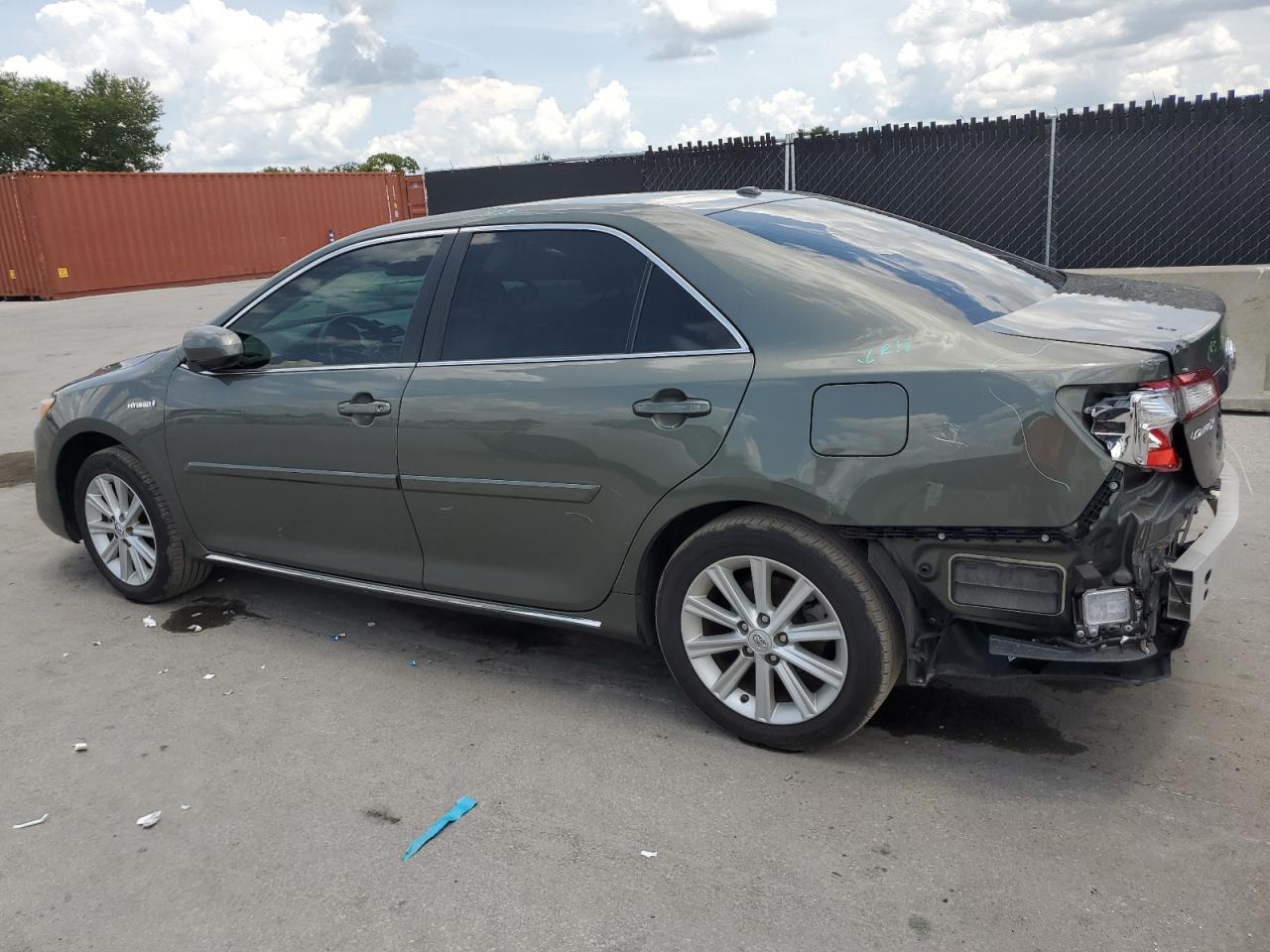 2014 Toyota Camry Hybrid - Image 2