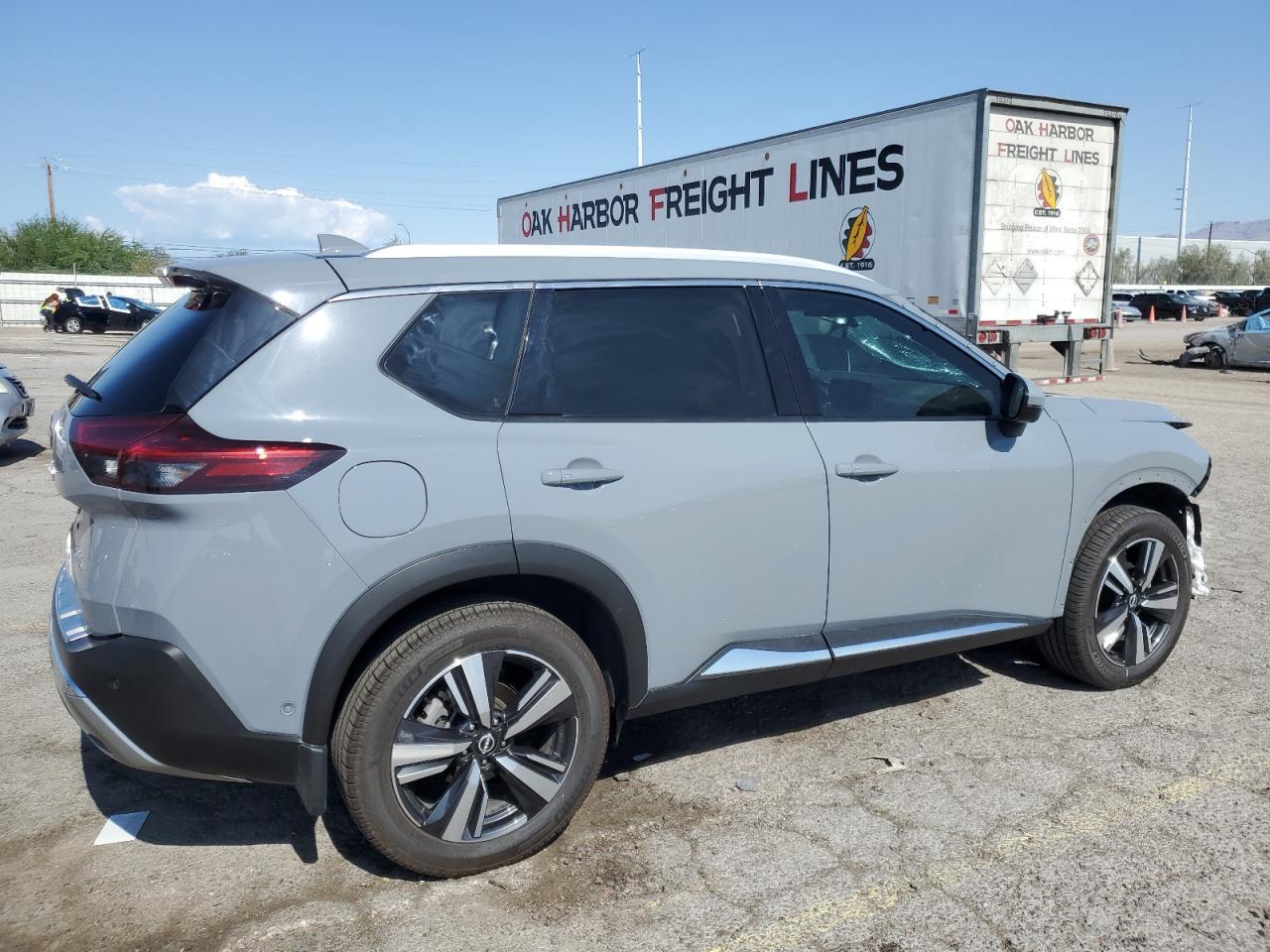 2023 Nissan Rogue Platinum - Image 3