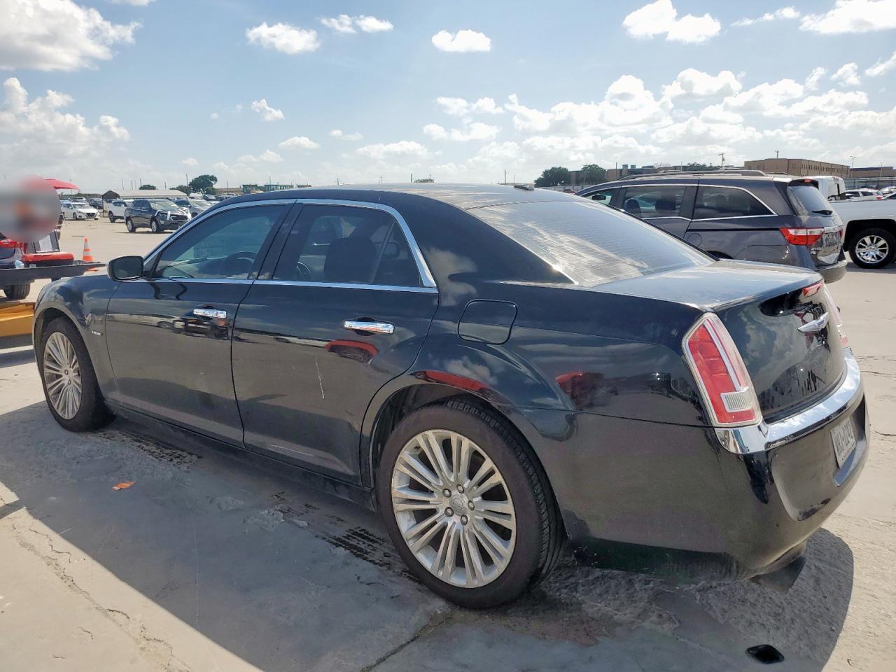 2011 Chrysler 300C - Фото 2