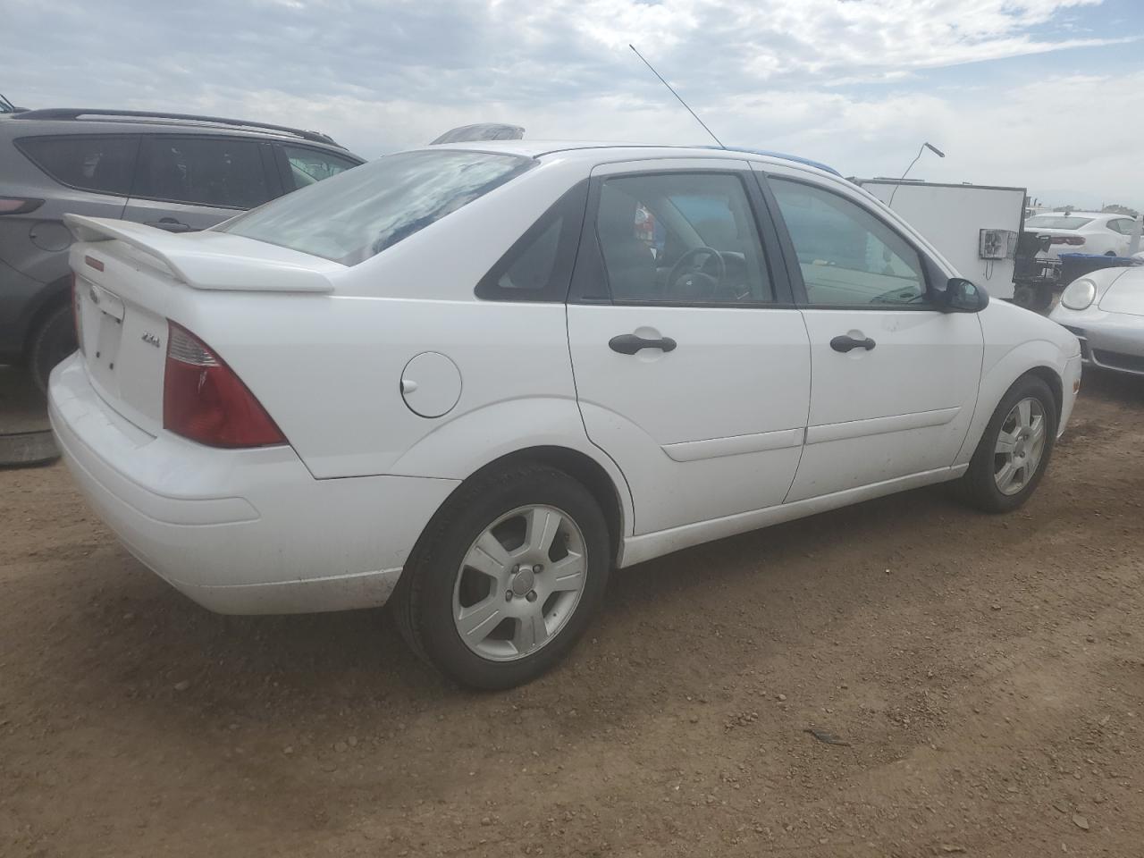 2005 Ford Focus Zx4 - Фото 3
