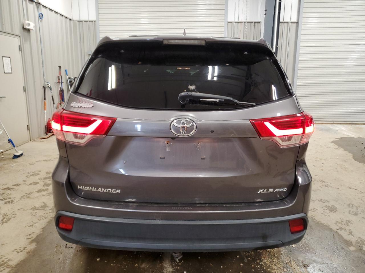 2018 Toyota Highlander Se - Image 6