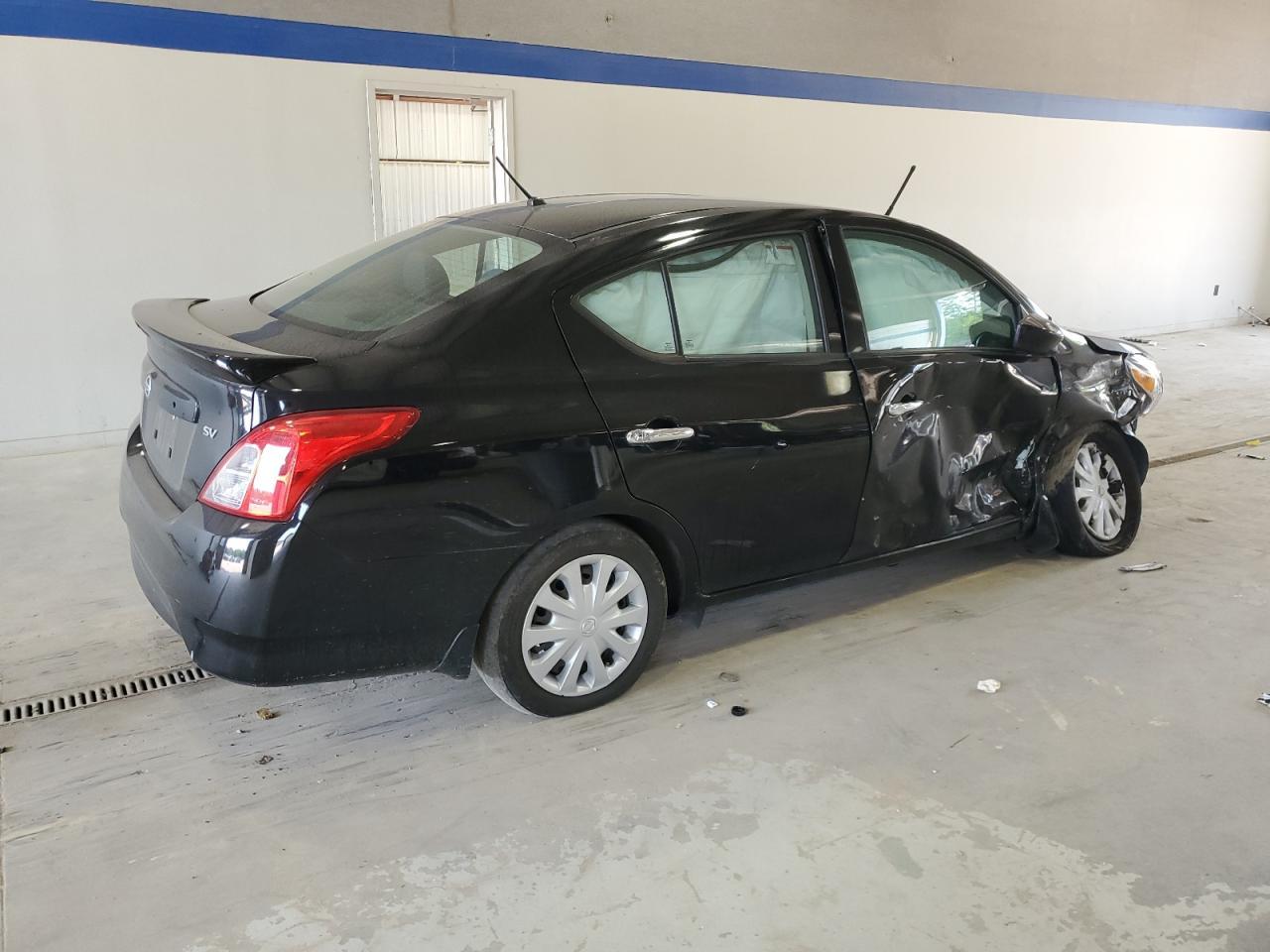 2019 Nissan Versa S - Фото 3