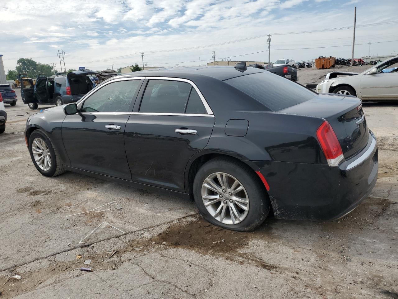 2016 Chrysler 300C - Фото 2