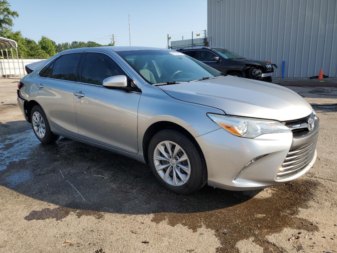 2015 Toyota Camry Le - Фото 4