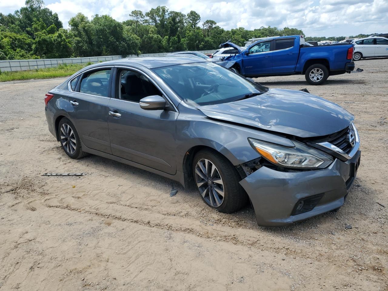 2017 Nissan Altima 2.5 - Image 4