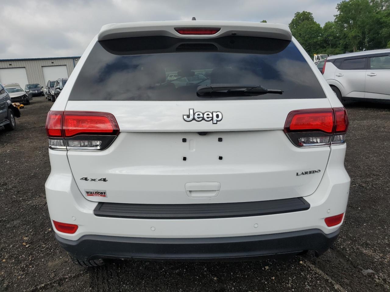 2022 Jeep Grand Cherokee Laredo E - Image 6