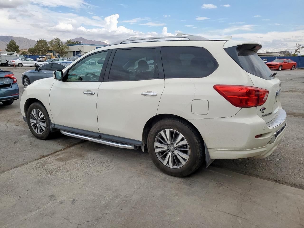2019 Nissan Pathfinder S - Фото 2