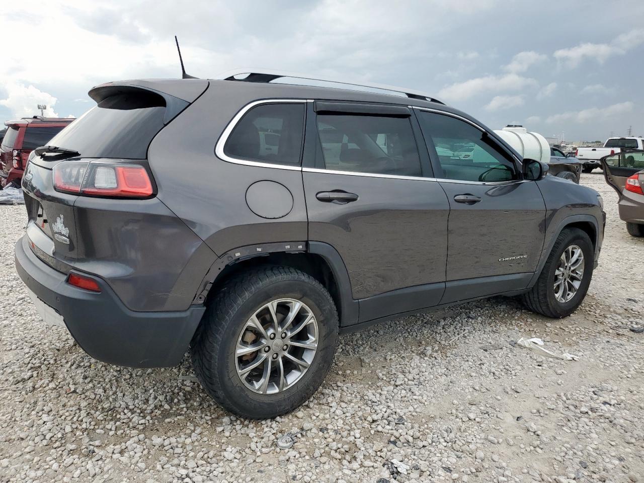 2019 Jeep Cherokee Latitude Plus - Image 3