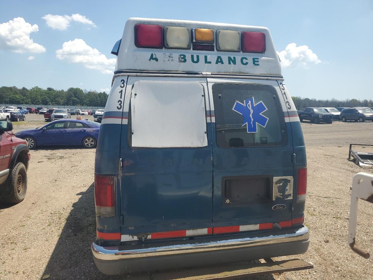 2003 Ford Econoline E350 Super Duty Van - Фото 6