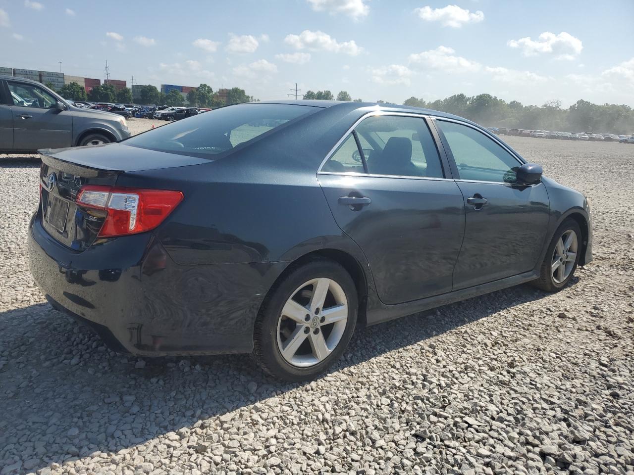 2014 Toyota Camry L - Фото 3