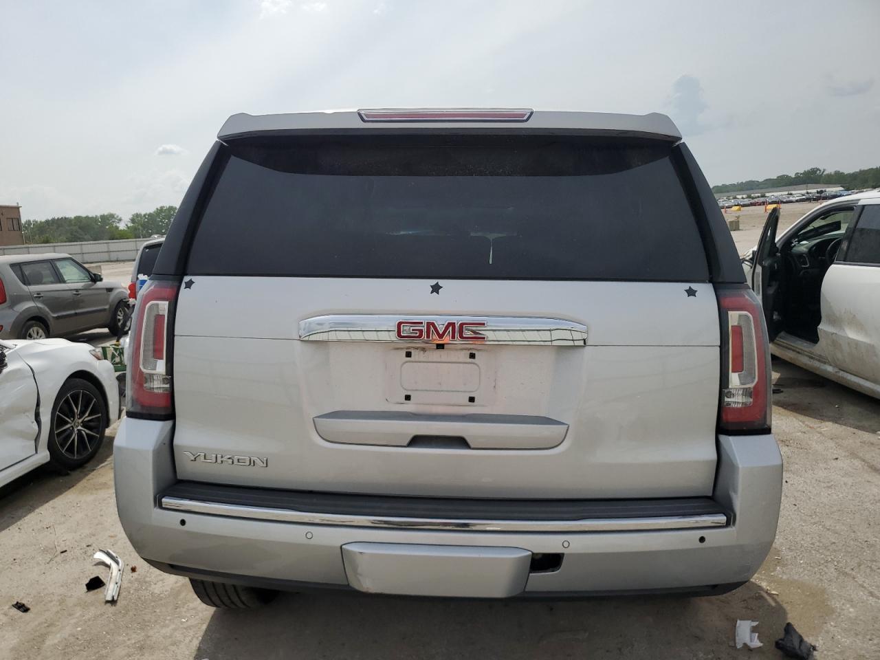 2017 GMC Yukon Denali - Фото 6