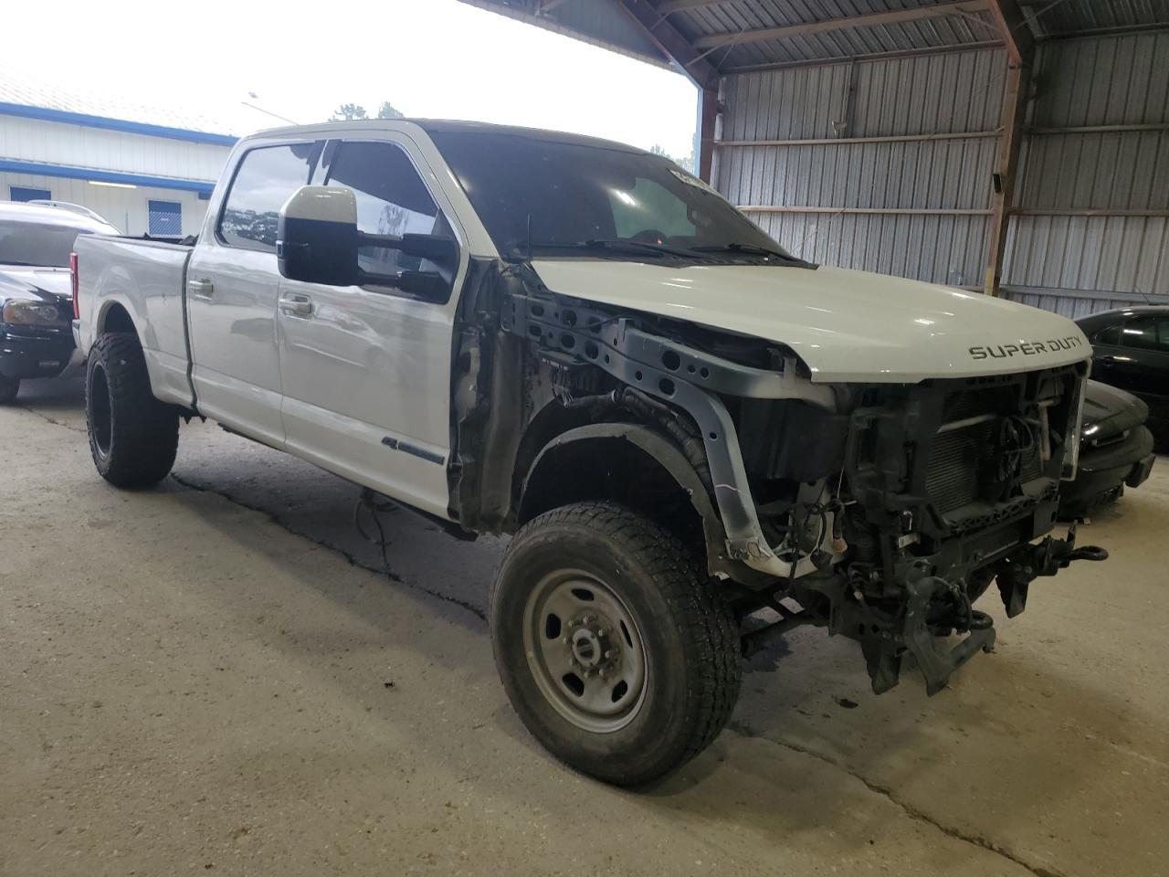 2022 Ford F250 Super Duty - Image 4