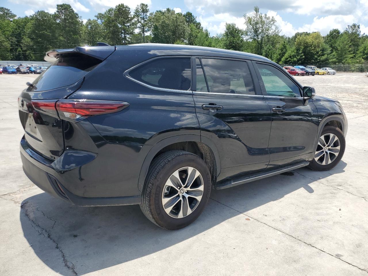 2024 Toyota Highlander Le - Image 3
