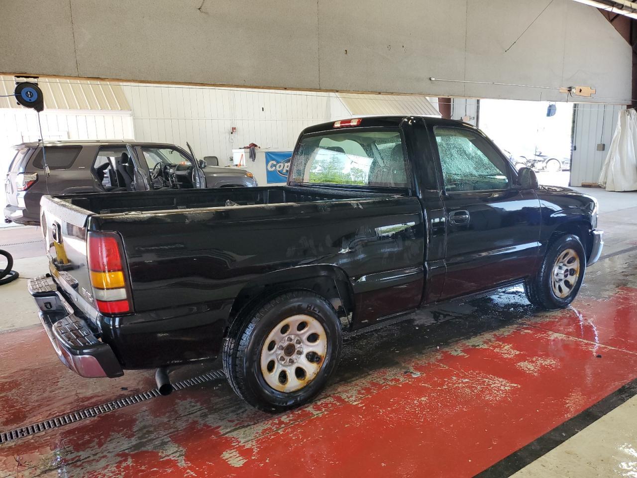 2005 GMC New Sierra C1500 - Фото 3