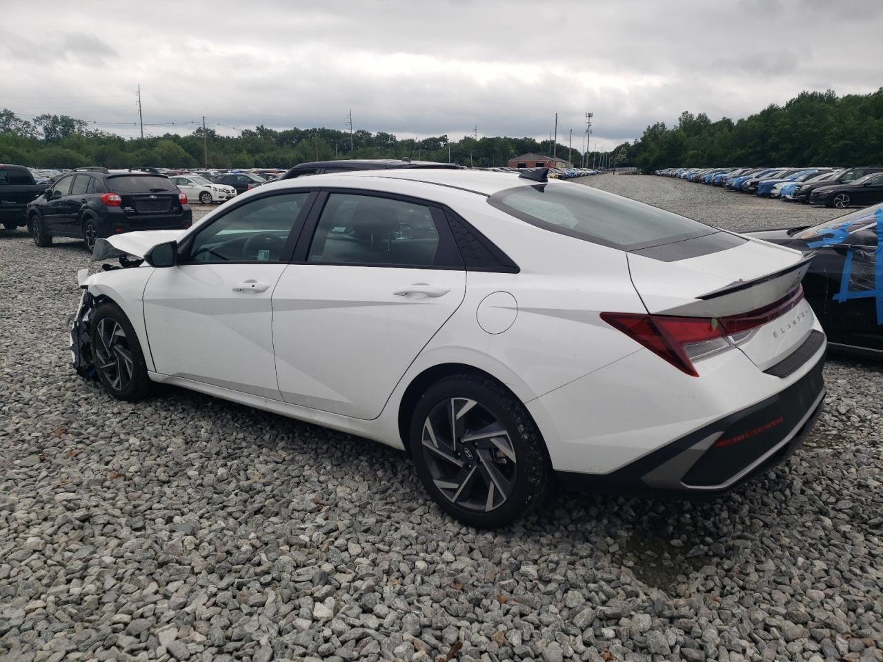 2025 Hyundai Elantra Sel Sport - Image 2